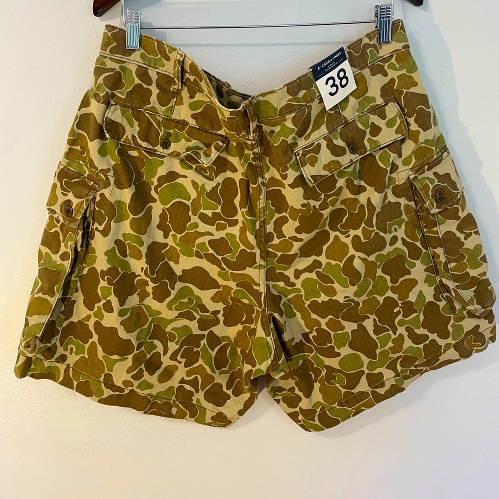 Size 38 mens camo cargo shorts from gap new with tags retails $60